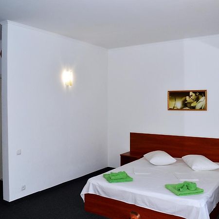 Barbaris Hotel Zaliznyy Havn Eksteriør billede